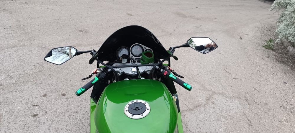 Kawasaki zx7r продам