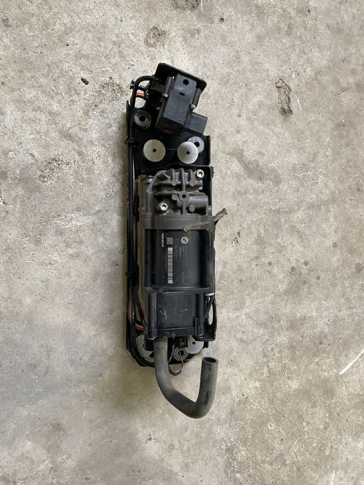 Компресор въздушно окачване Бмв 5сери ф11(kompresor okachvane bmw f11)