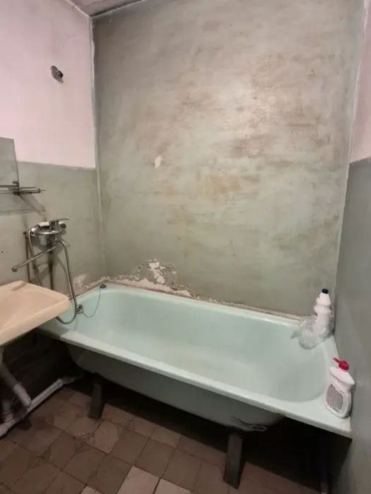 продам 3-х ком. 72кв. 3мкр. 2-этаж