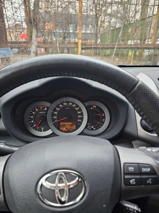 Тойота РАВ 4 2012