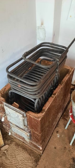 Sobe de teracota cu serpentina.