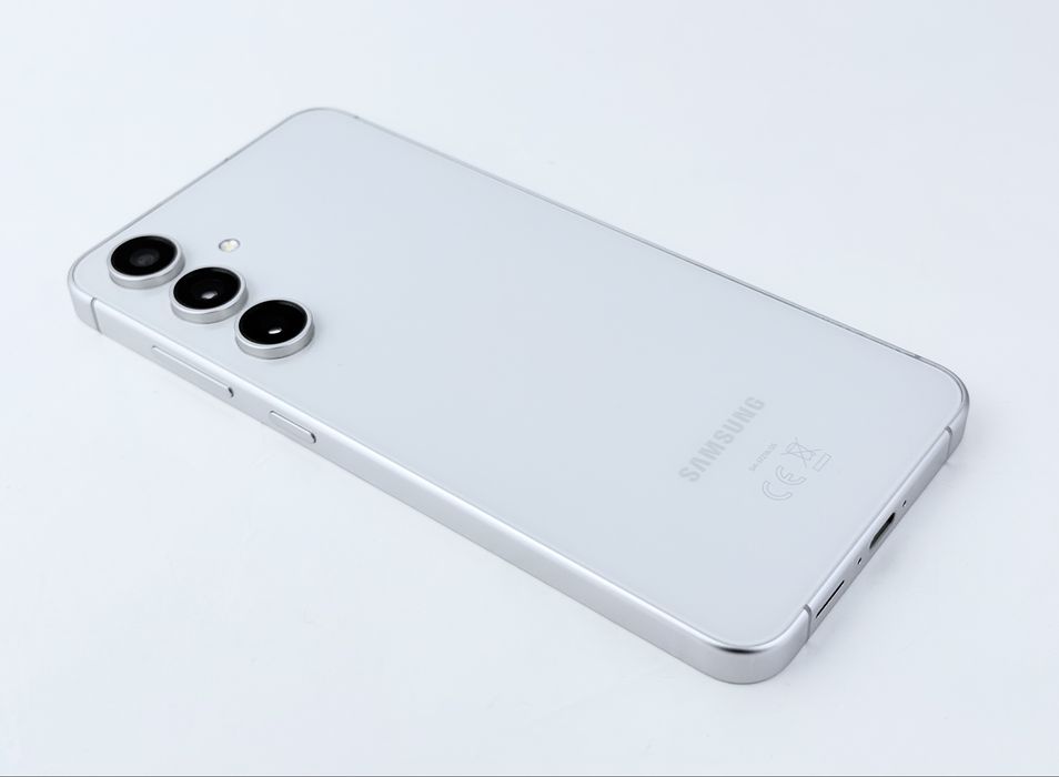 Samsung Galaxy S24 FE 5G 128GB 8RAM White 100% Батерия! Гаранция!
