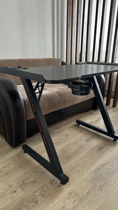 Продам компьютерный стол