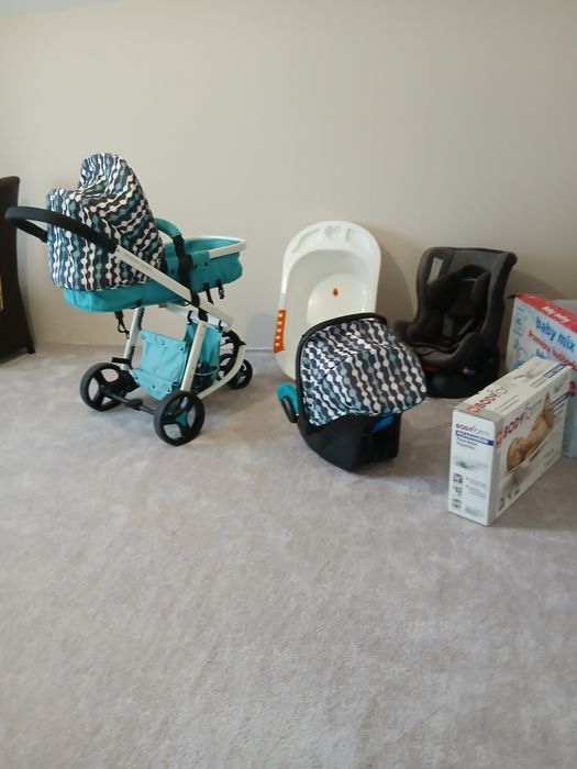 Cărucior de bebe ,scaun de masina ,cantar  și cadita