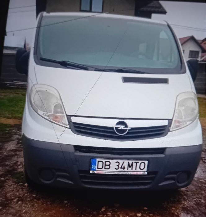 Vând Opel vivaro