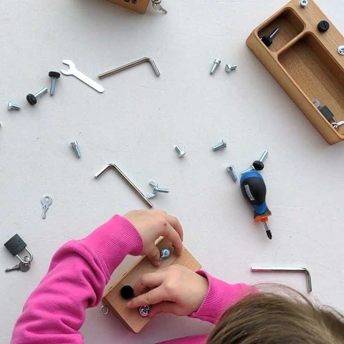 Placa Senzoriala pentru copii, Busy Cube, tip Montessori, lemn masiv