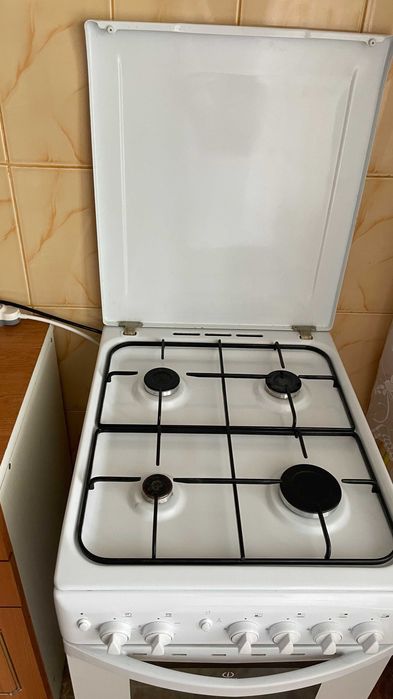 Aragaz Indesit cu 4 ochiuri