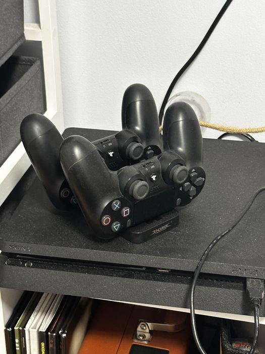 Play Station 4 slim