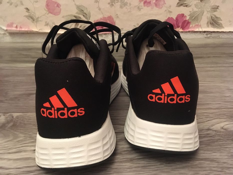 Кроссовки продаю