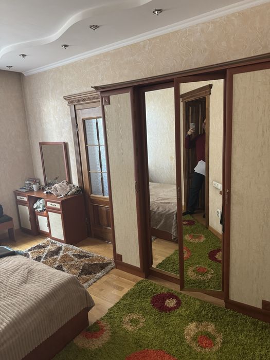 Продается спальный гарнитур