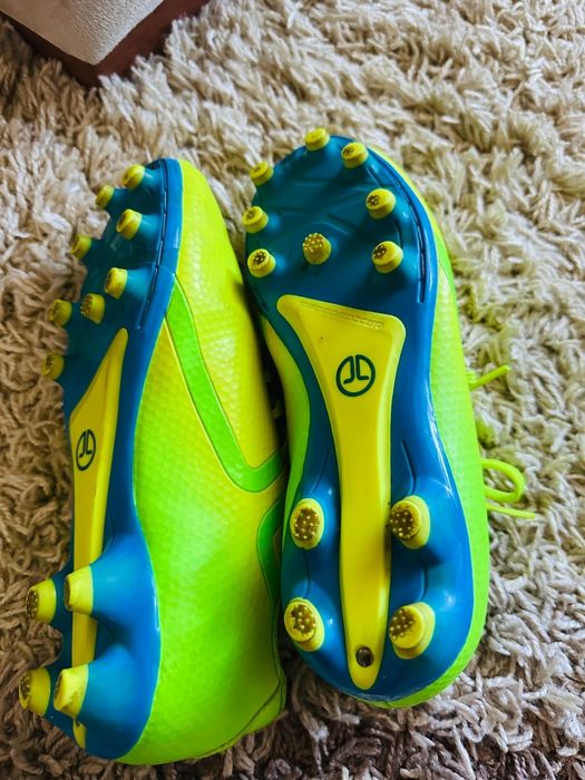 Бутсы футбольные