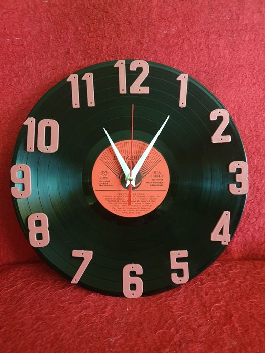 Стенен часовник от истинска плоча