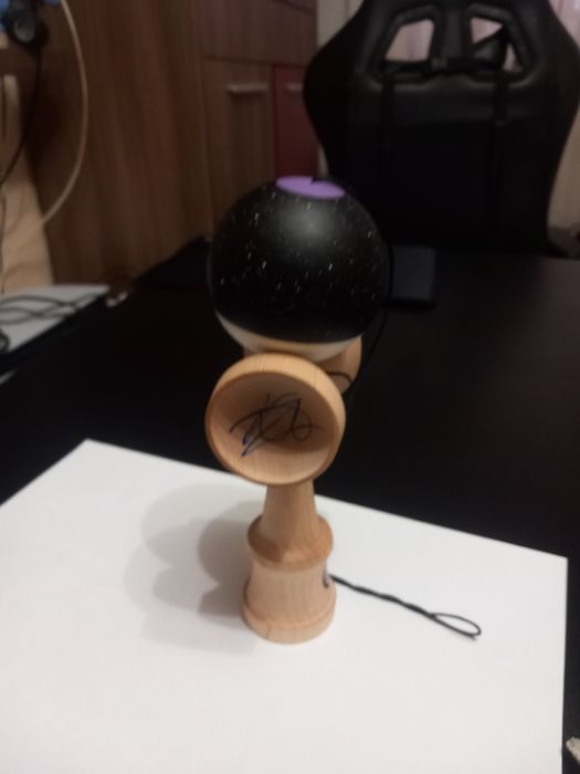 Vând  o kendama  nouă