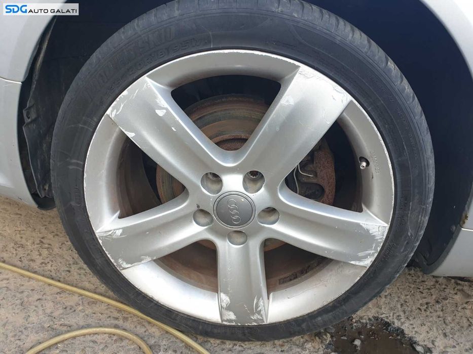 Set 4 Jante Roti Aliaj 235 40 18 R18 5x112 Anvelope Vara Bune Volkswagen Passat B6 2005 - 2010 Cod 8E0071498