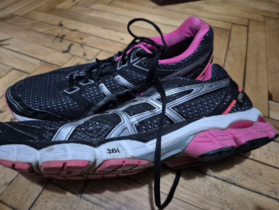 Adidași de vânzare