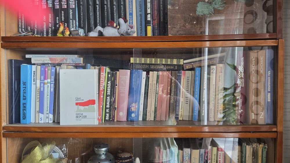 Полки для книг, книжный стеллаж