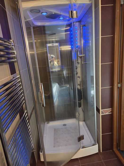 Cabina dus cu cadita si accesorii