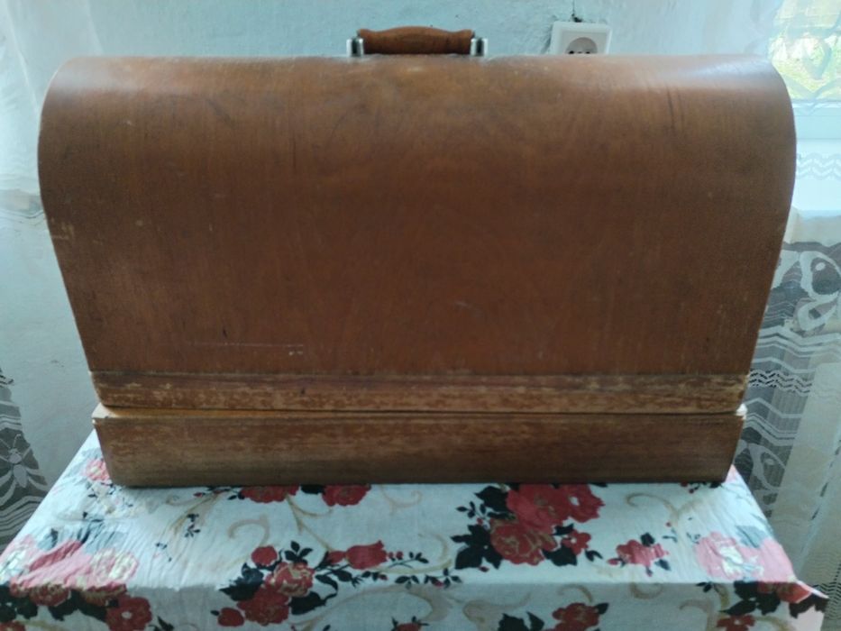 Продам две швейные машинки