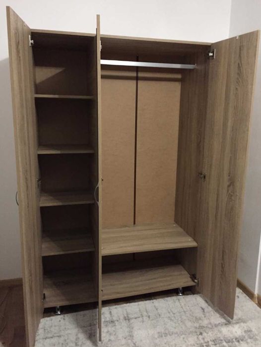 Dulap sonoma dark pentru dormitor cu dimensiunile 120x52.5x191 cm,