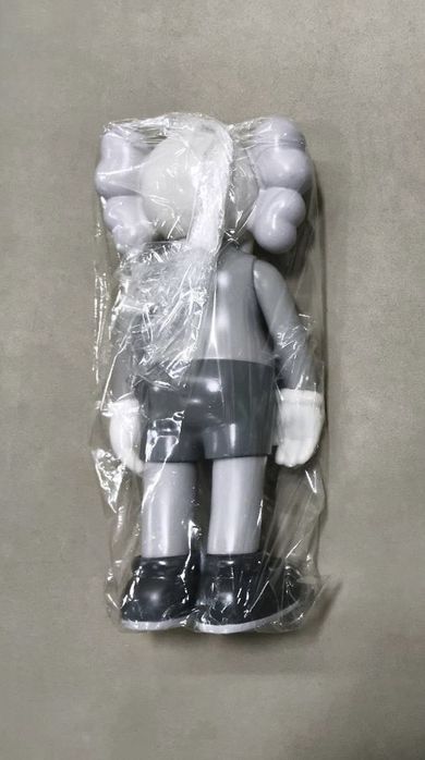 Figurina KAWS Silver