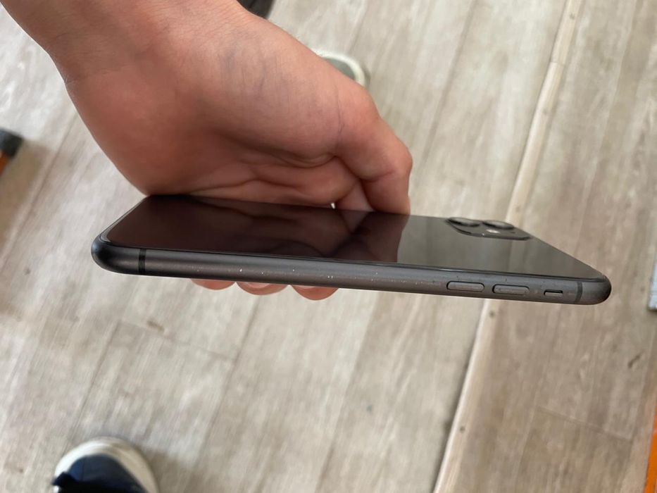 Продам айфон 11 в хорошем состаяние