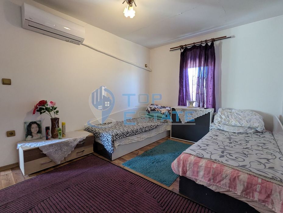 Ремонтирана и готова за нанасяне къща в село Пчелище, област Велико Т