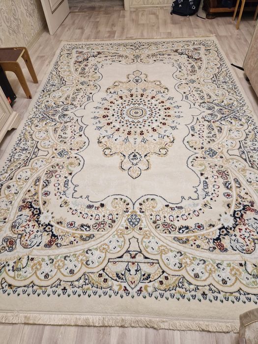 Продам кілем 2/3