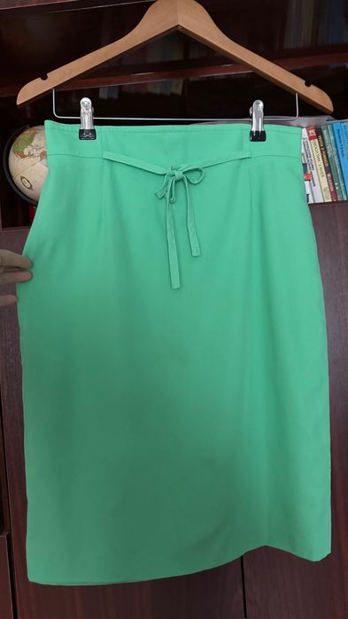 Fusta office conica Escada