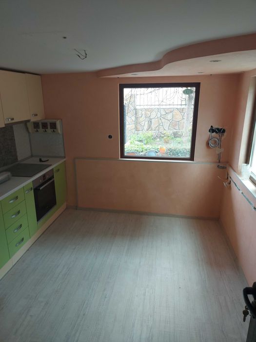 Кухня без плот и без уреди