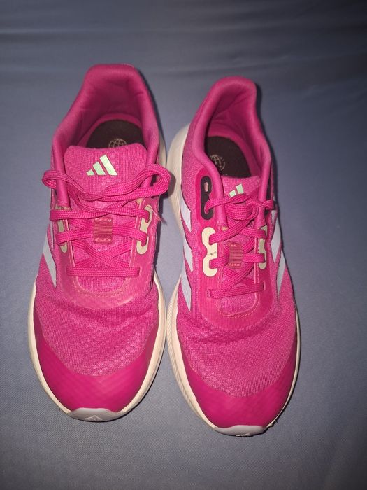 Маратонки Adidas и New Balance