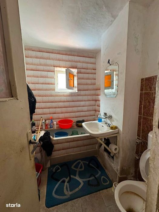 De vanzare apartament cu 4 camere, 2 bai si 2 balcoane, etajul 1, 70mp
