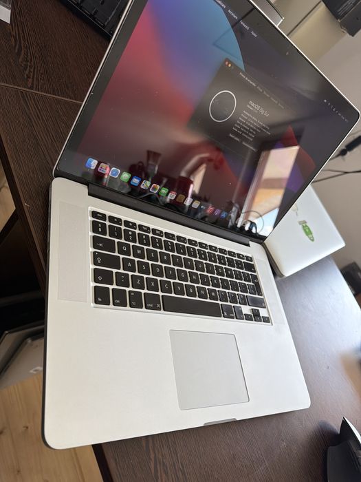 Laptop Macbook Pro 15 i7 16gb ssd perfect functional