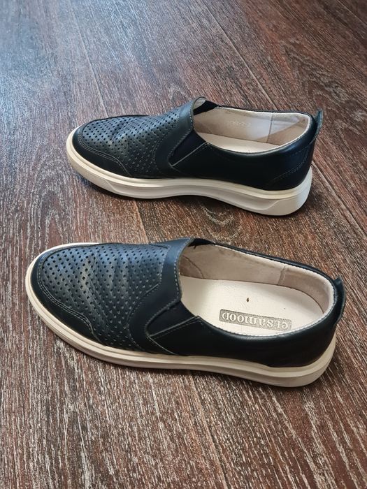 Продам школьные туфли