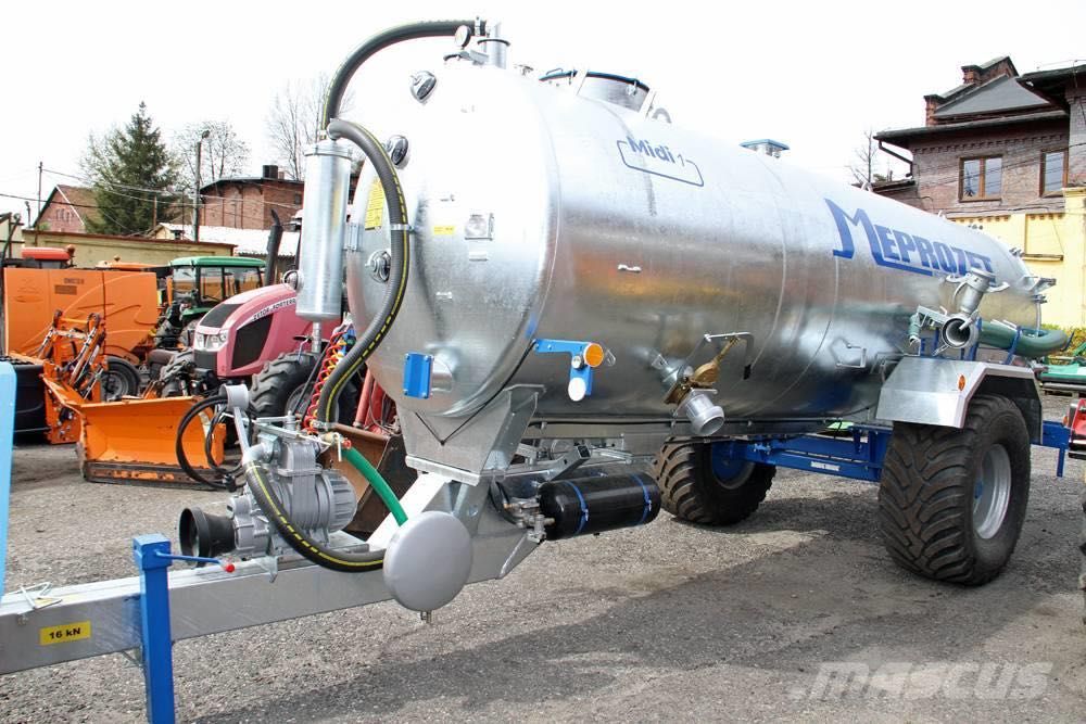 Цистерни за вода и течна тор