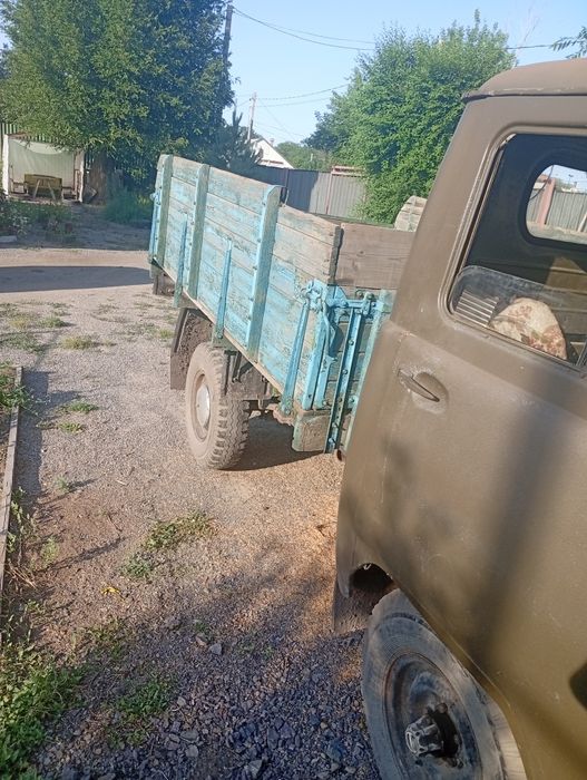 Продам бортовой уаз на ходу