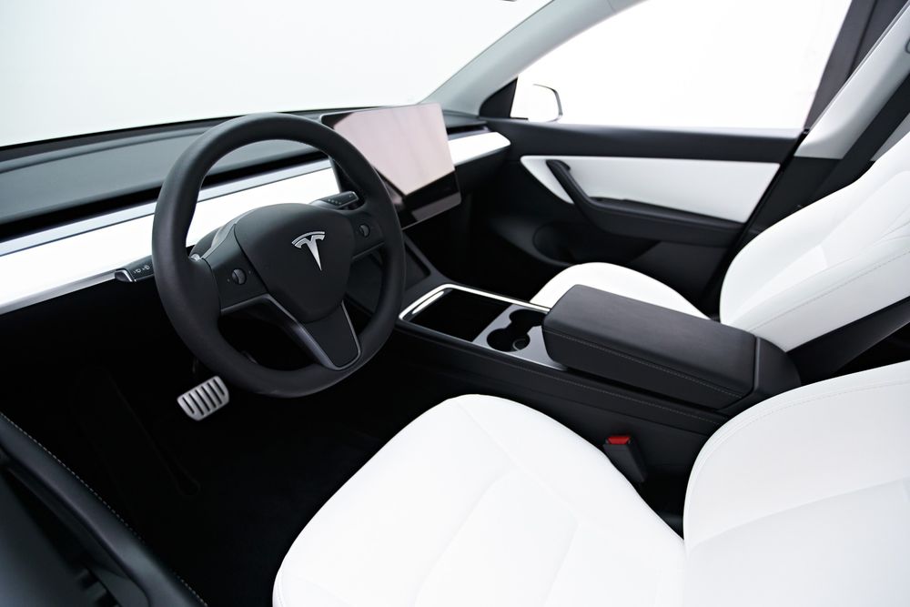 тесла модел y срочна сотилади