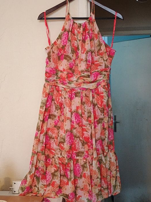 Дамски рокли и блузи