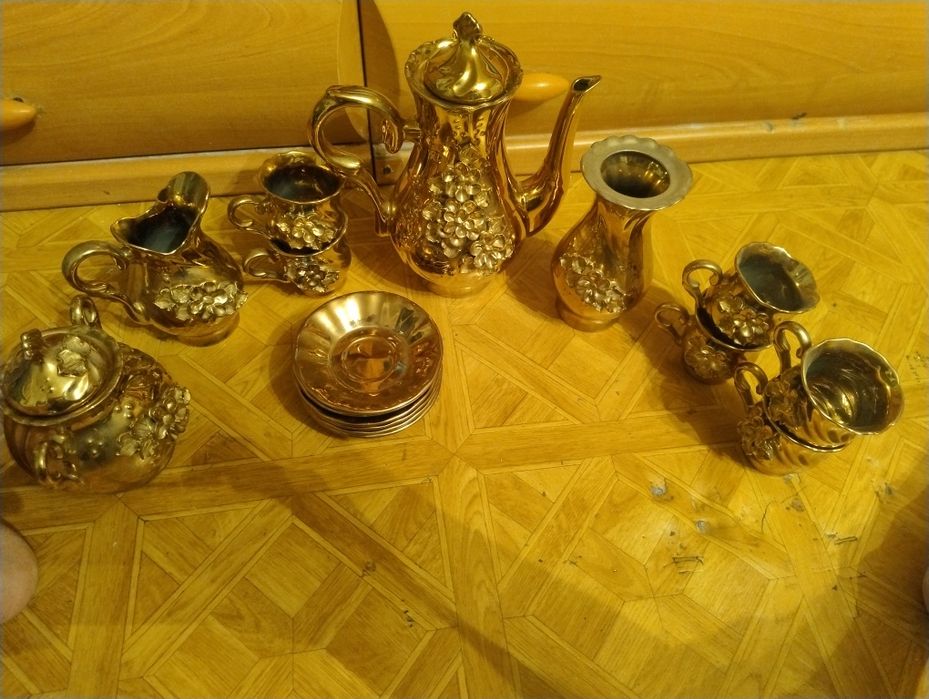 Продаю чайный сервиз