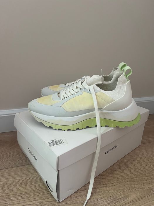 Обувки , маратонки