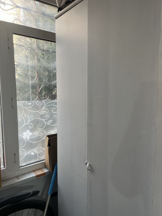 Шкаф для одежды и обуви белого цвета