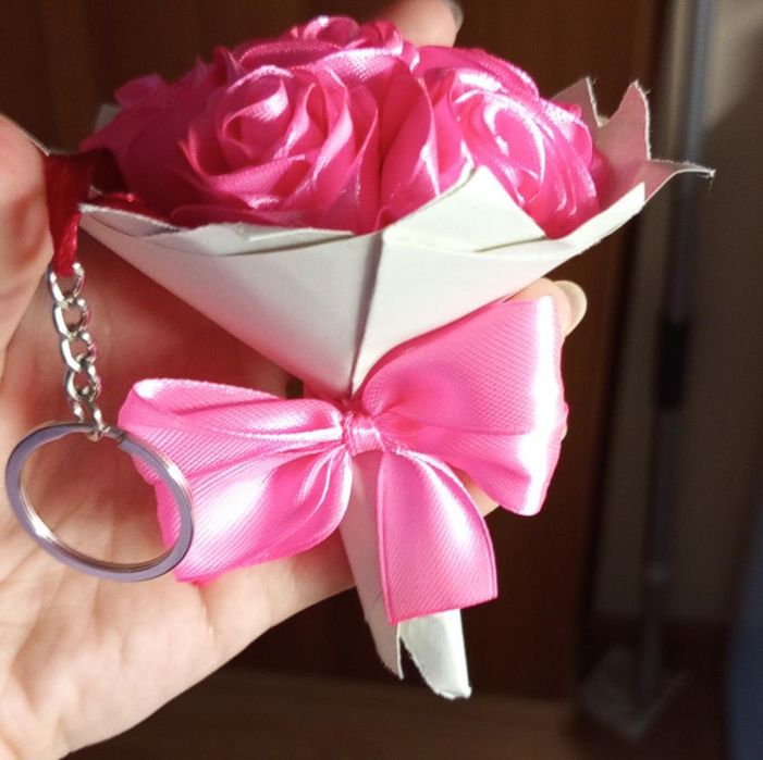 Ключодържател със сатенени рози!