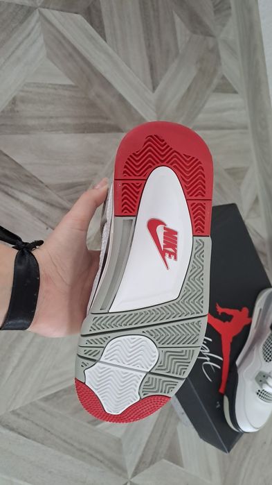 Air Jordan 4 What The 4 – stare foarte bună