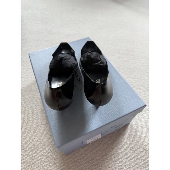 Оригинальные женские туфли Prada