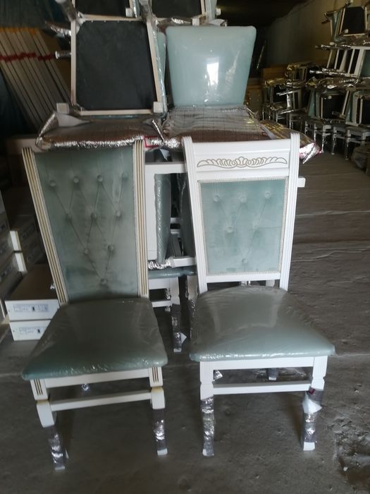 Стол и стулья в наличии