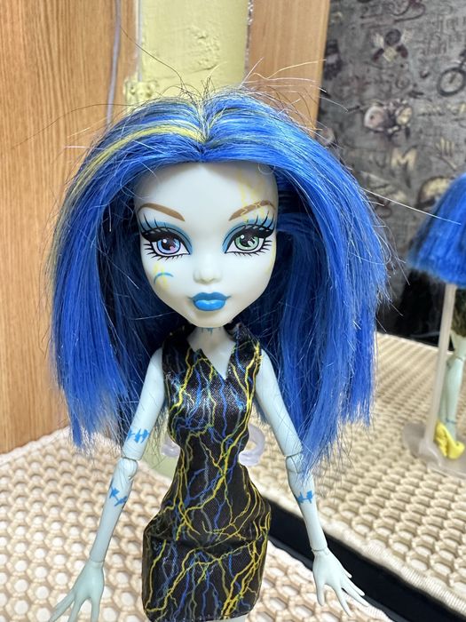 Продам!  куклу монстр хай!