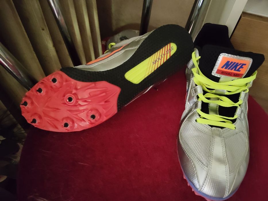 Adidași de fotbal Nr 42,5(Nr 9), stare excelenta -100 LEi
