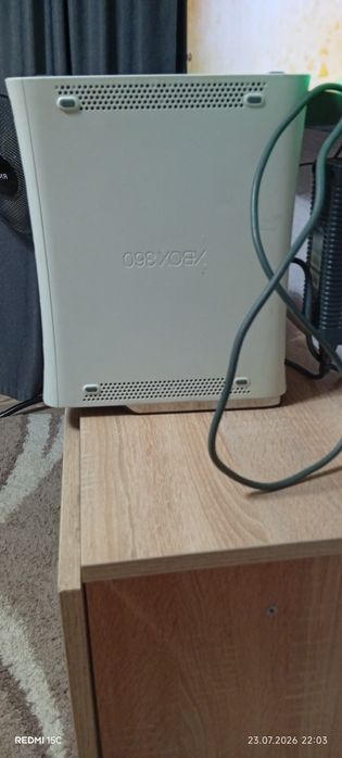 Продам Xbox 360 с геймпадом