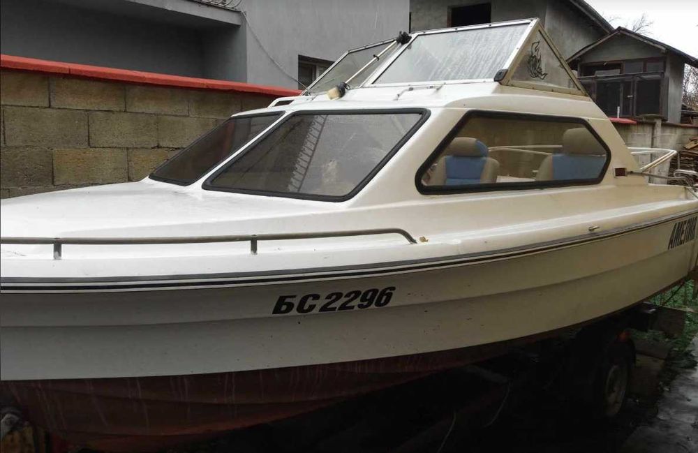 моторна лодка с регистрация + колесар напълно оборудвана