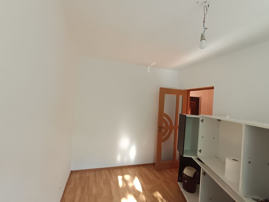 Vând apartament 3camere,Et2,Micro17
