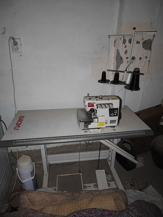 Продается швейная машина Оверлог BAOYU